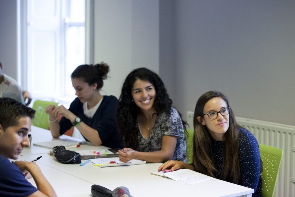 Cambridge Examination Course – FCE